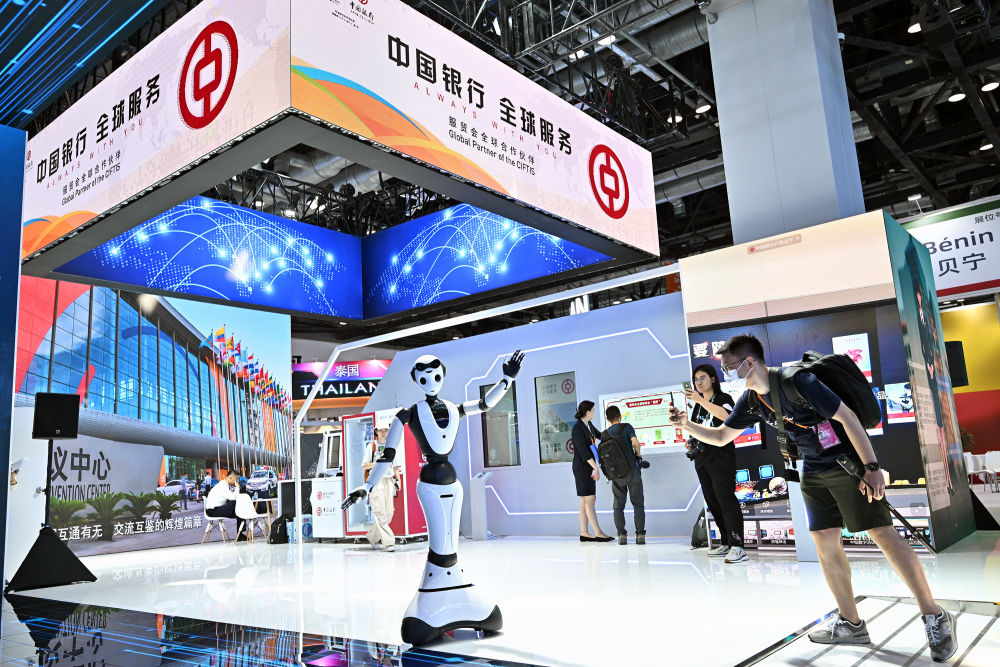 2023年中國銀行完成跨境人民幣結算量逾57萬億元